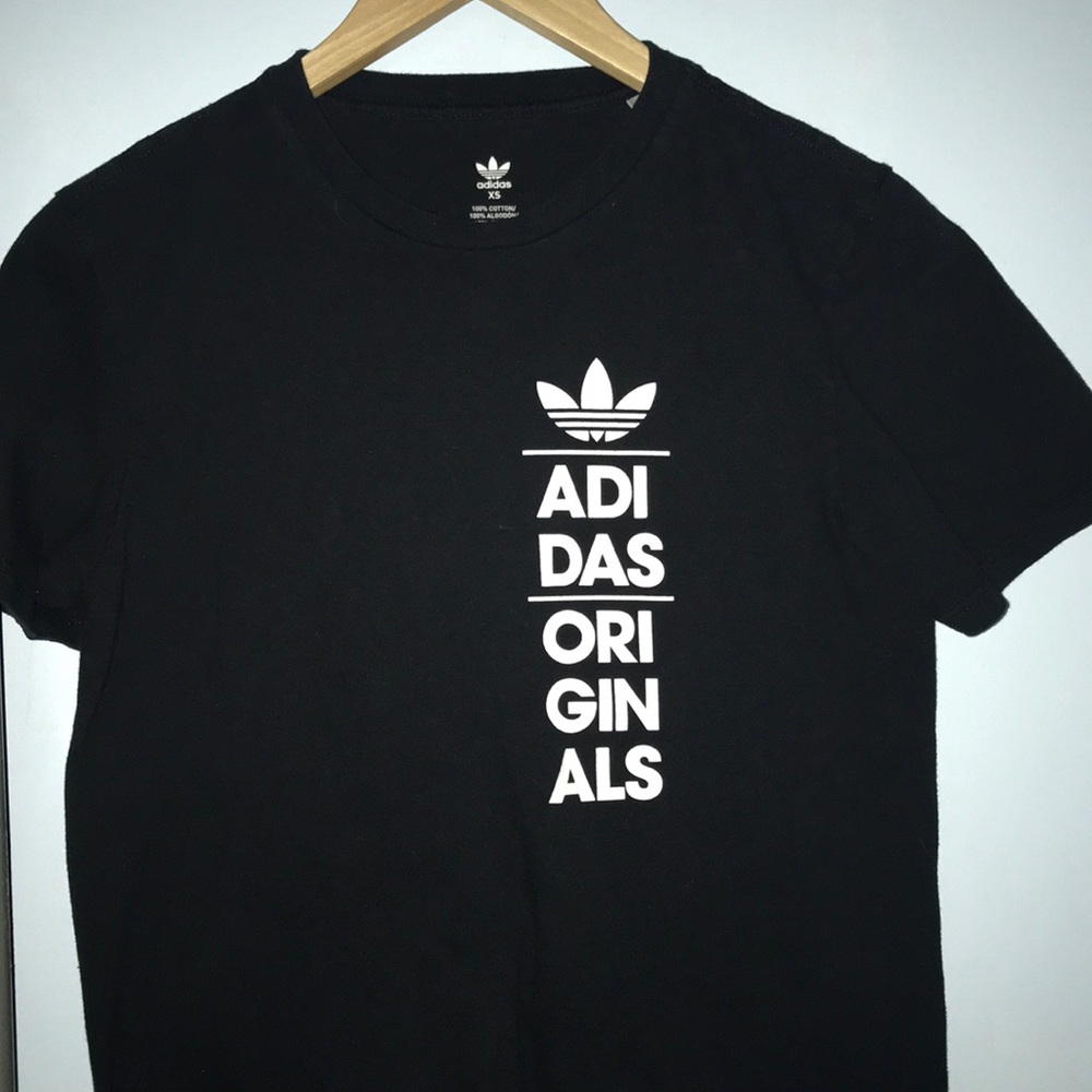 Adidas originals t shirt💛